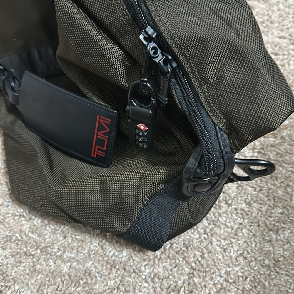 TUMI - Picture 6 of 9